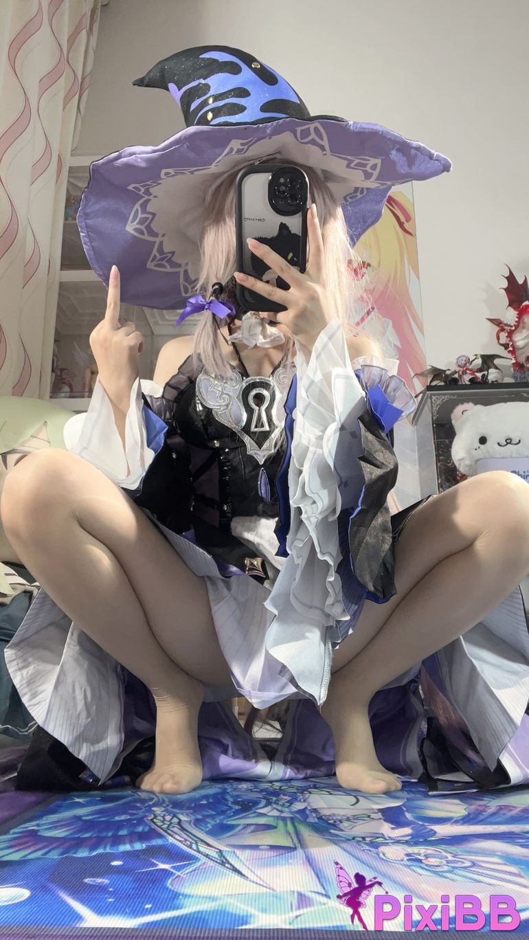 Cosplayer white oak Shirly Big black tower PixiBB.COM 014