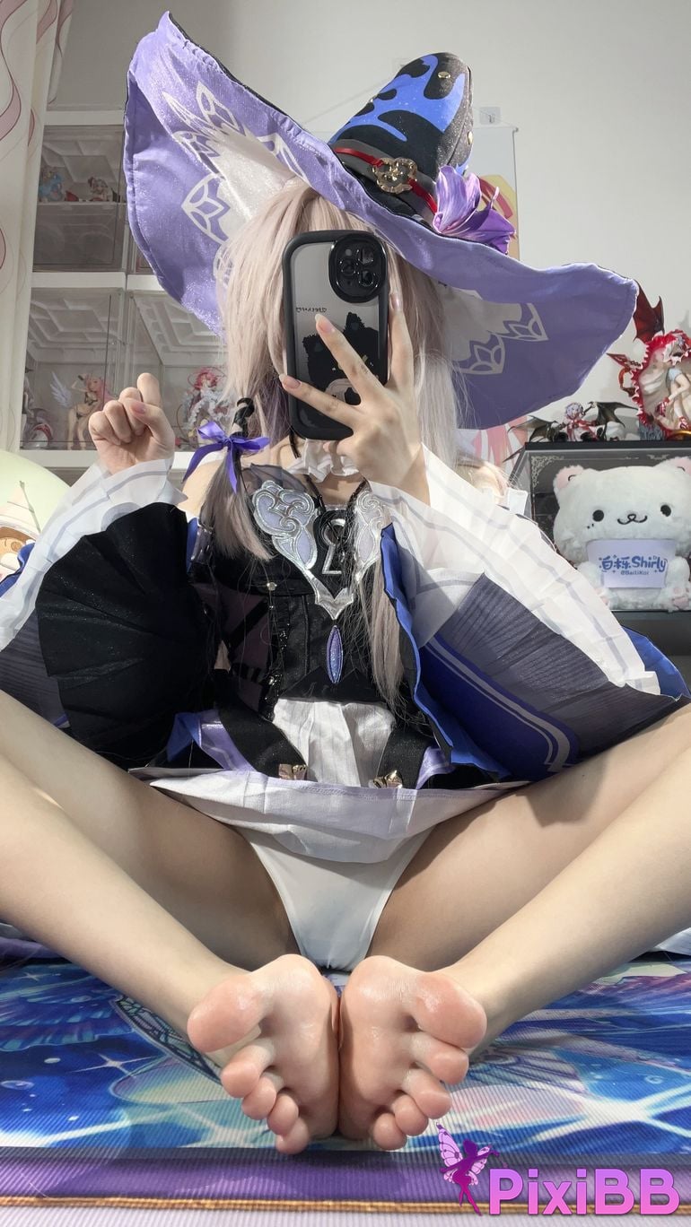 Cosplayer white oak Shirly Big black tower PixiBB.COM 097