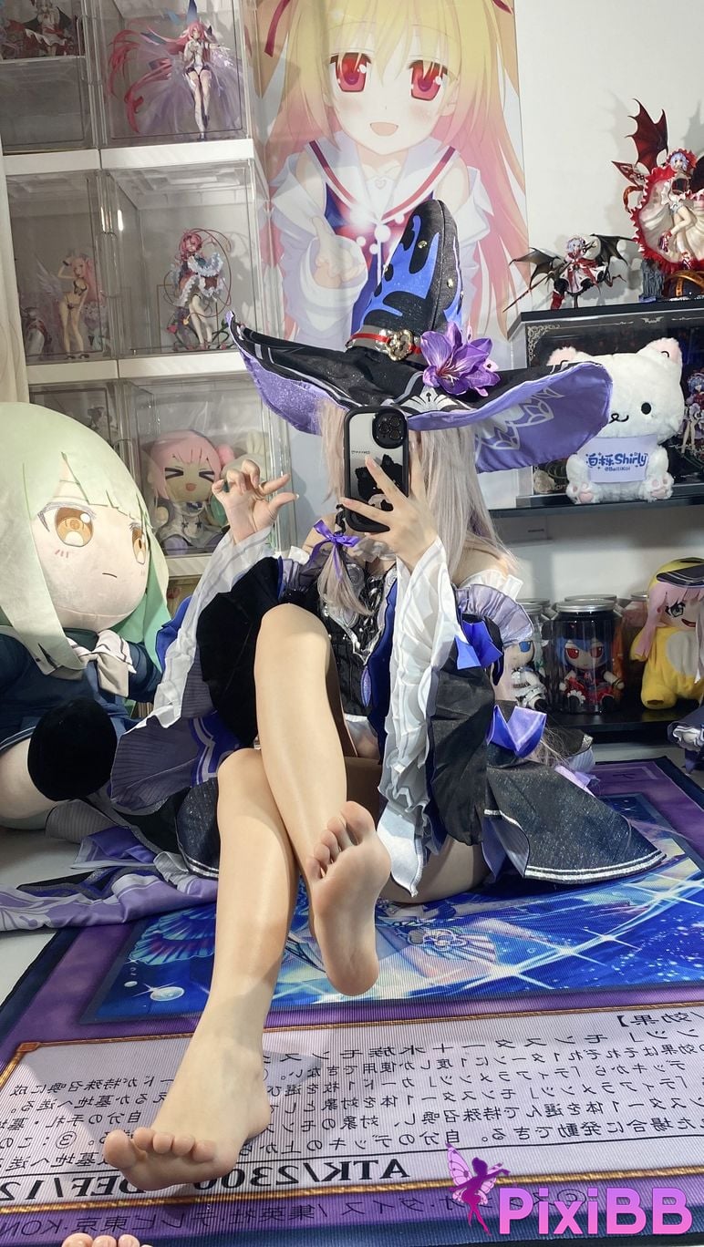 Cosplayer white oak Shirly Big black tower PixiBB.COM 100