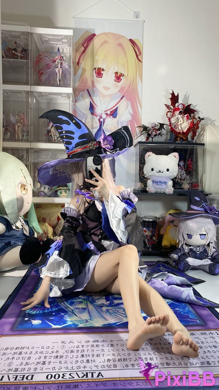 Cosplayer white oak Shirly Big black tower PixiBB.COM 102