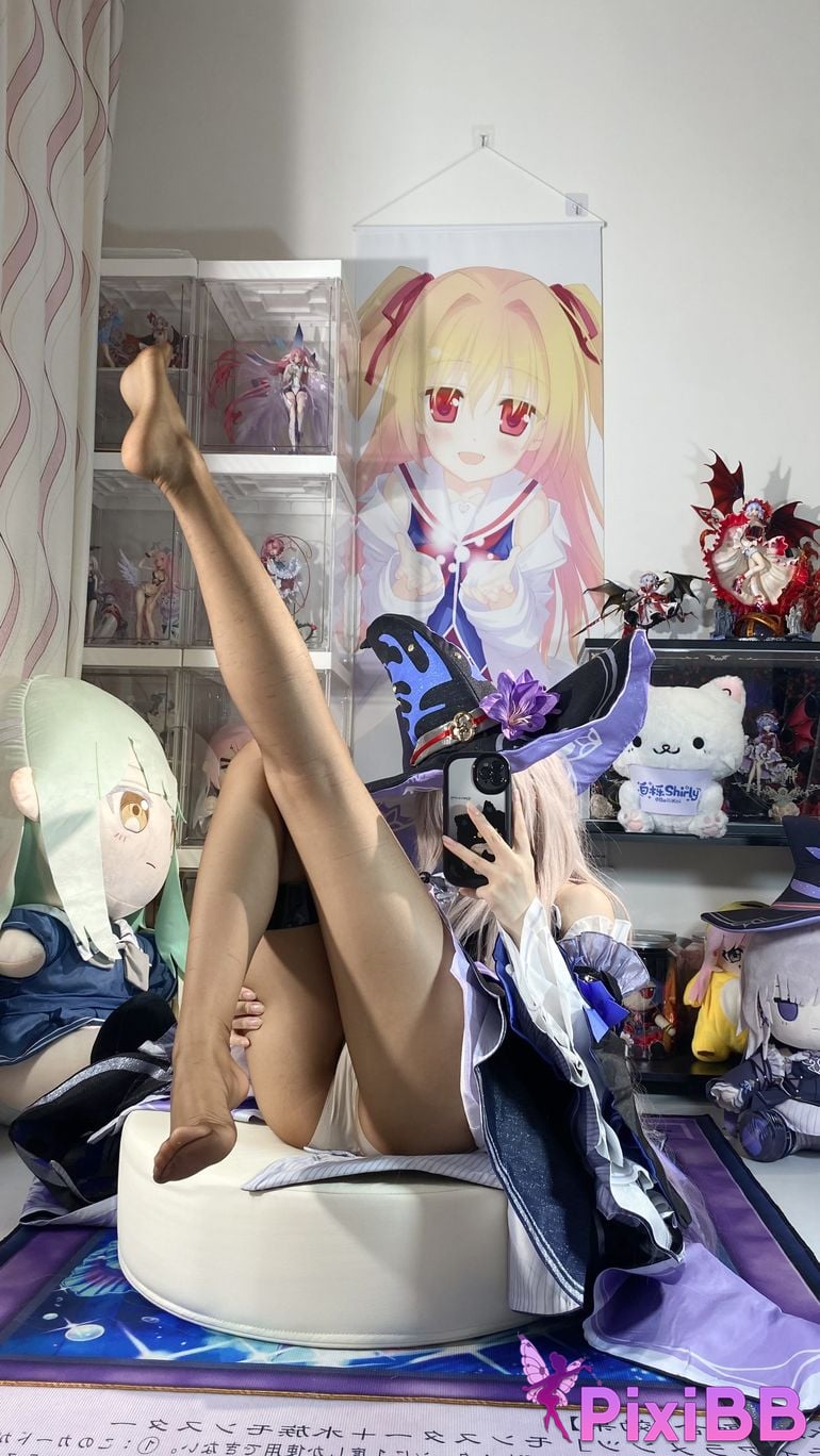 Cosplayer white oak Shirly Big black tower PixiBB.COM 111