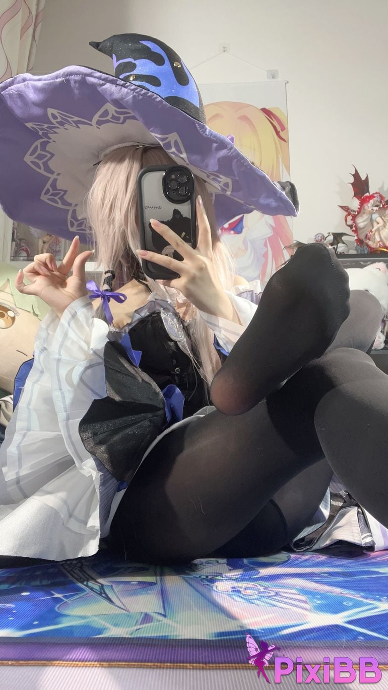 Cosplayer white oak Shirly Big black tower PixiBB.COM 124