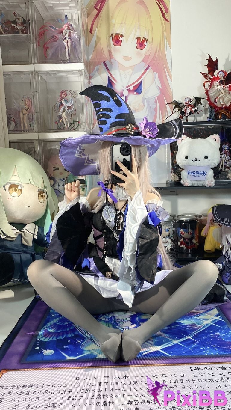 Cosplayer white oak Shirly Big black tower PixiBB.COM 129