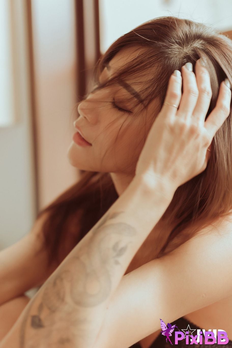 JVID Lara Shuang Xi Completely naked beautiful breasts Beautiful butt Yang Guang Nu Hai Tease you at home PixiBB.COM 099