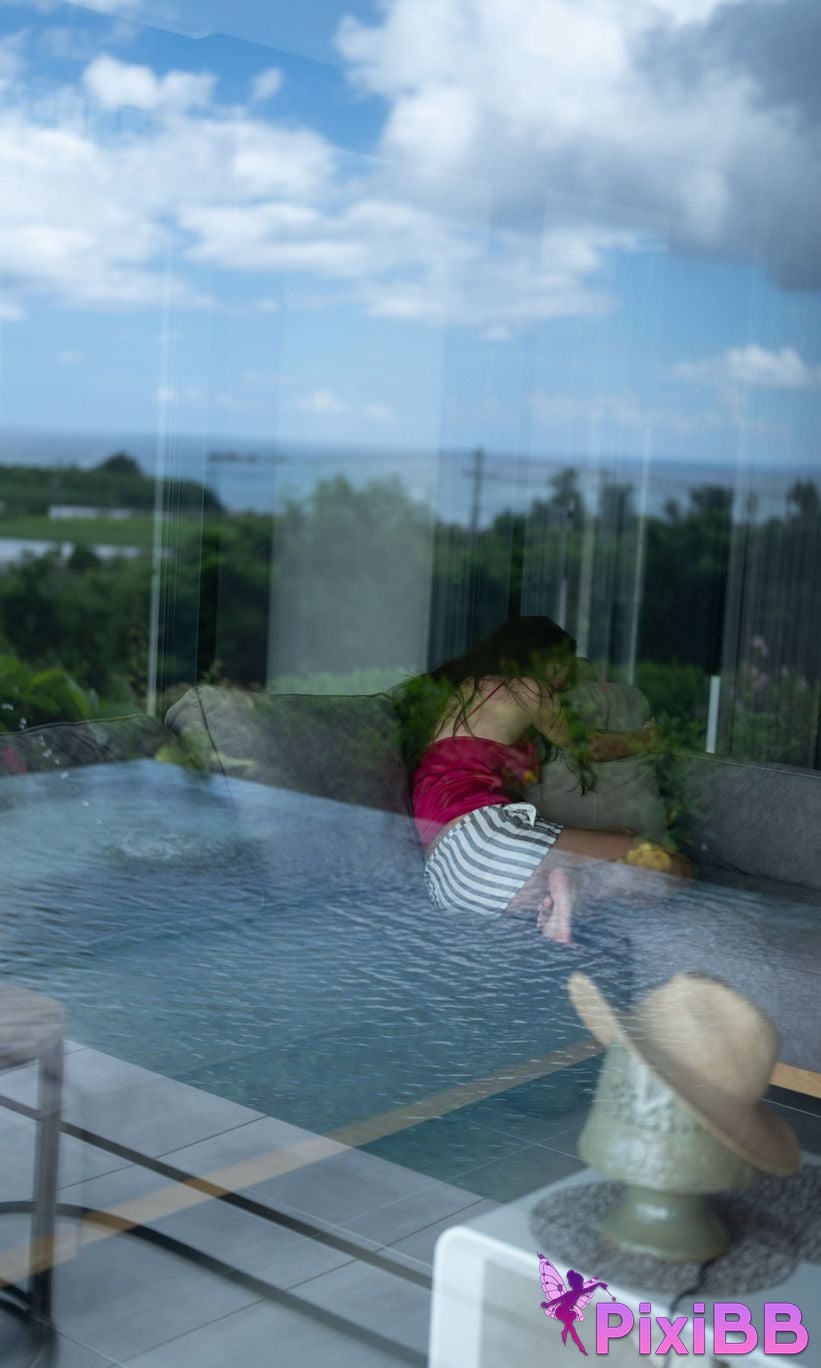 Japanese Idol Yuka Iguchi weekly play plus Other cut collection Continued Okinawa in love prologue PHOTO BOOK PixiBB.COM 003