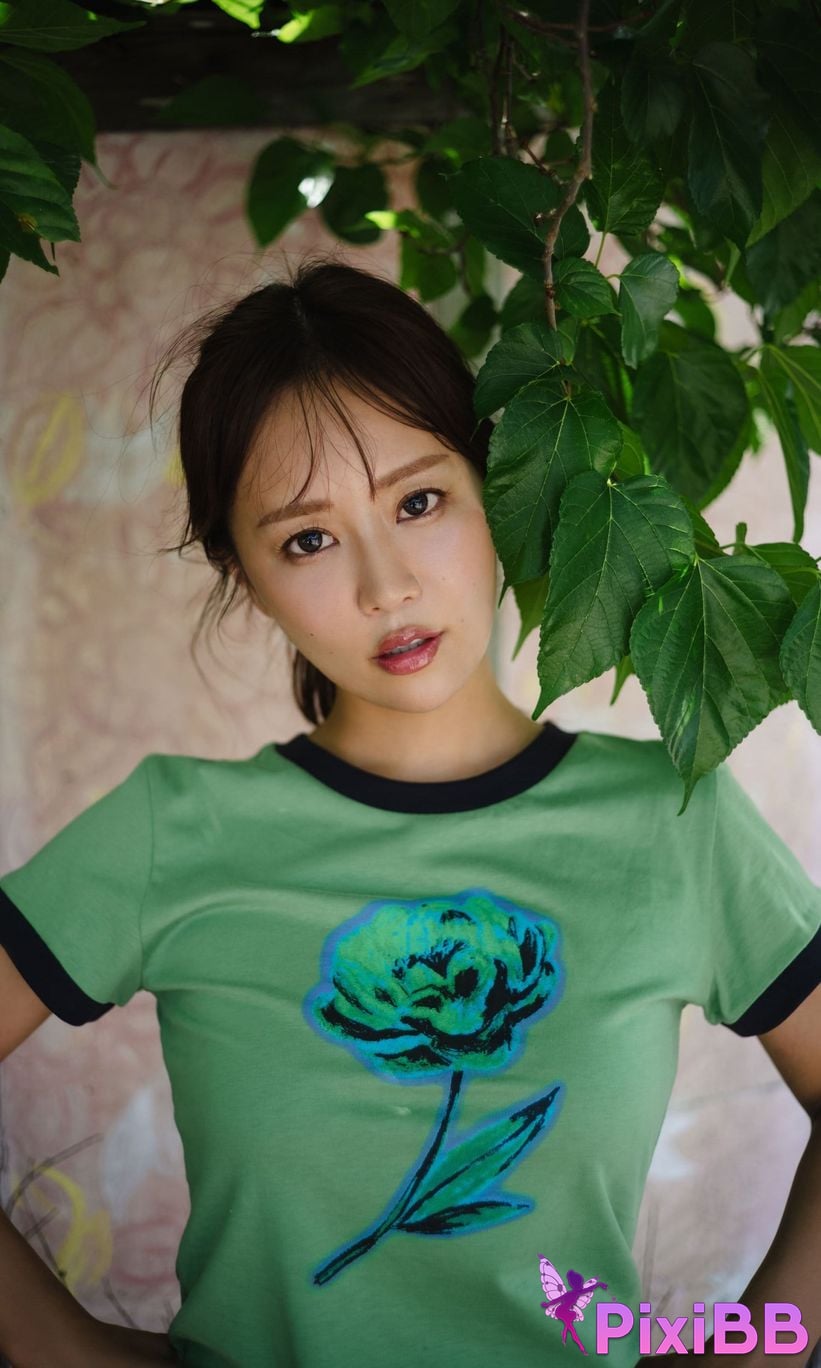 Japanese Idol Yuka Iguchi weekly play plus Other cut collection Continued Okinawa in love prologue PHOTO BOOK PixiBB.COM 013