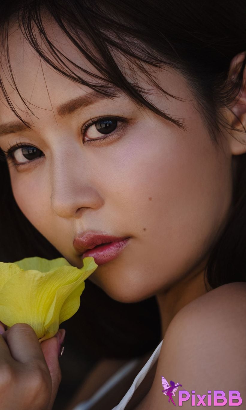 Japanese Idol Yuka Iguchi weekly play plus Other cut collection Continued Okinawa in love prologue PHOTO BOOK PixiBB.COM 020