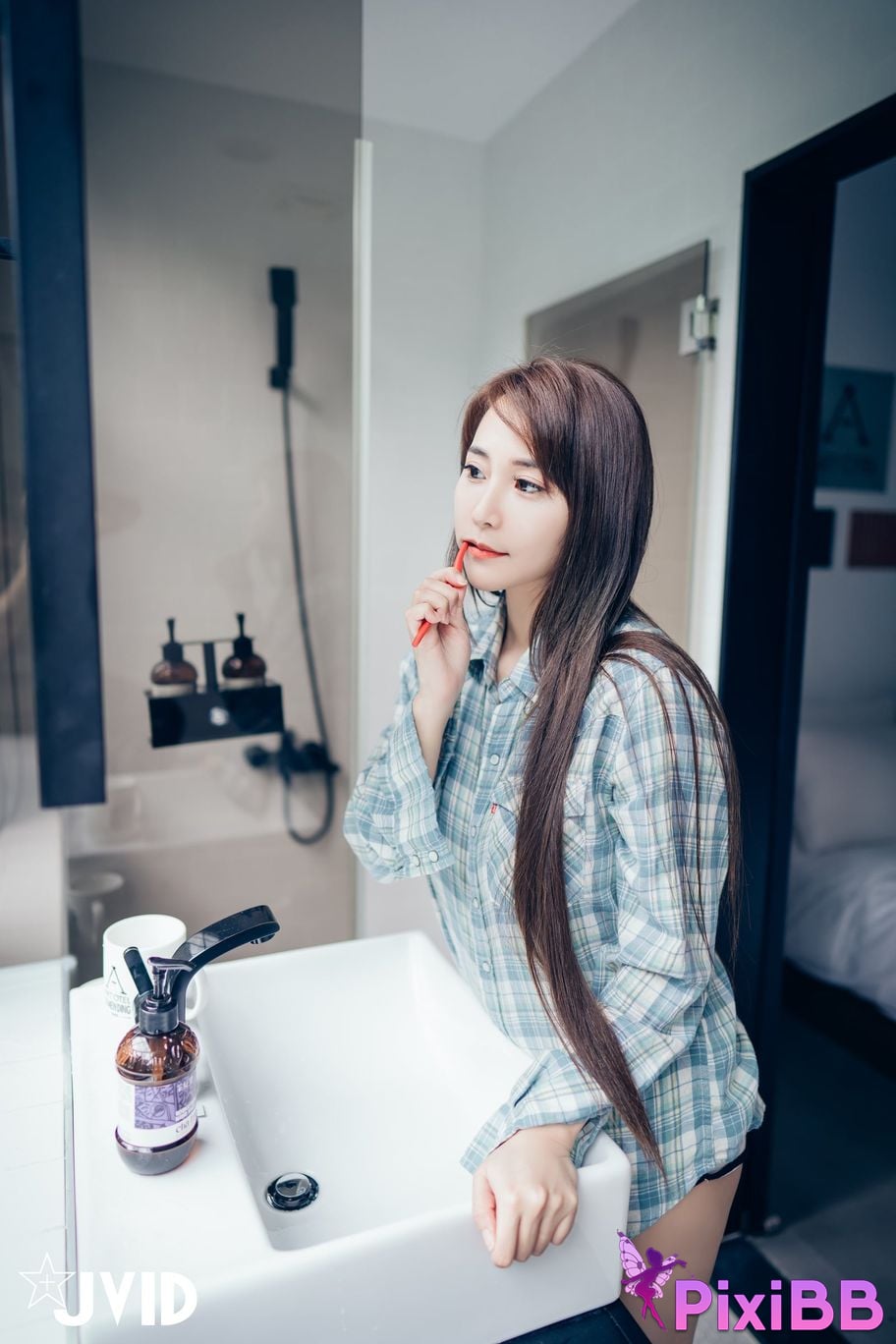 JVID Lele Le Rang Ren Ke Yi Neng Nan Nu Jiao Huan Shen Ti De Xiang Ji Ban Gen Yin Cang Chi Du Shang Kong Wu Ma Zhe PixiBB.COM 035