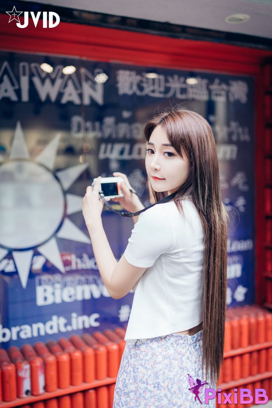 JVID Lele Le Rang Ren Ke Yi Neng Nan Nu Jiao Huan Shen Ti De Xiang Ji Ban Gen Yin Cang Chi Du Shang Kong Wu Ma Zhe PixiBB.COM 039