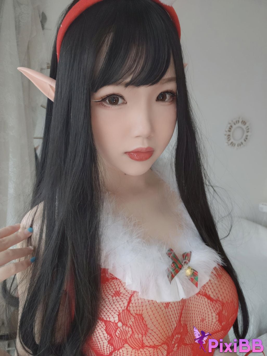 Cosplayer Xue Qing Astra Christmas selfie PixiBB.COM 002