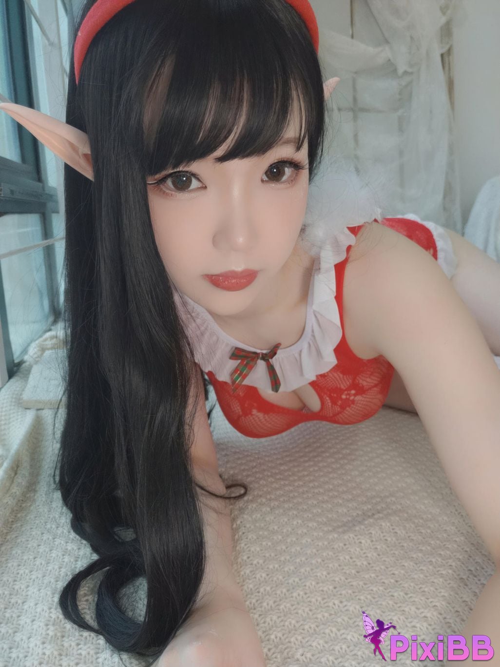 Cosplayer Xue Qing Astra Christmas selfie PixiBB.COM 008