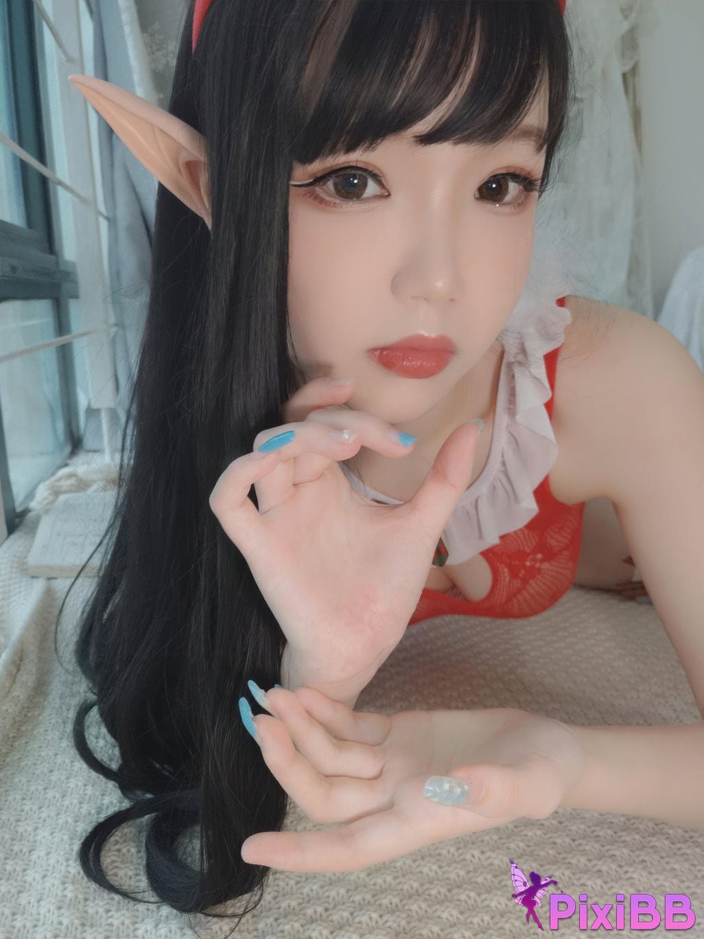 Cosplayer Xue Qing Astra Christmas selfie PixiBB.COM 011