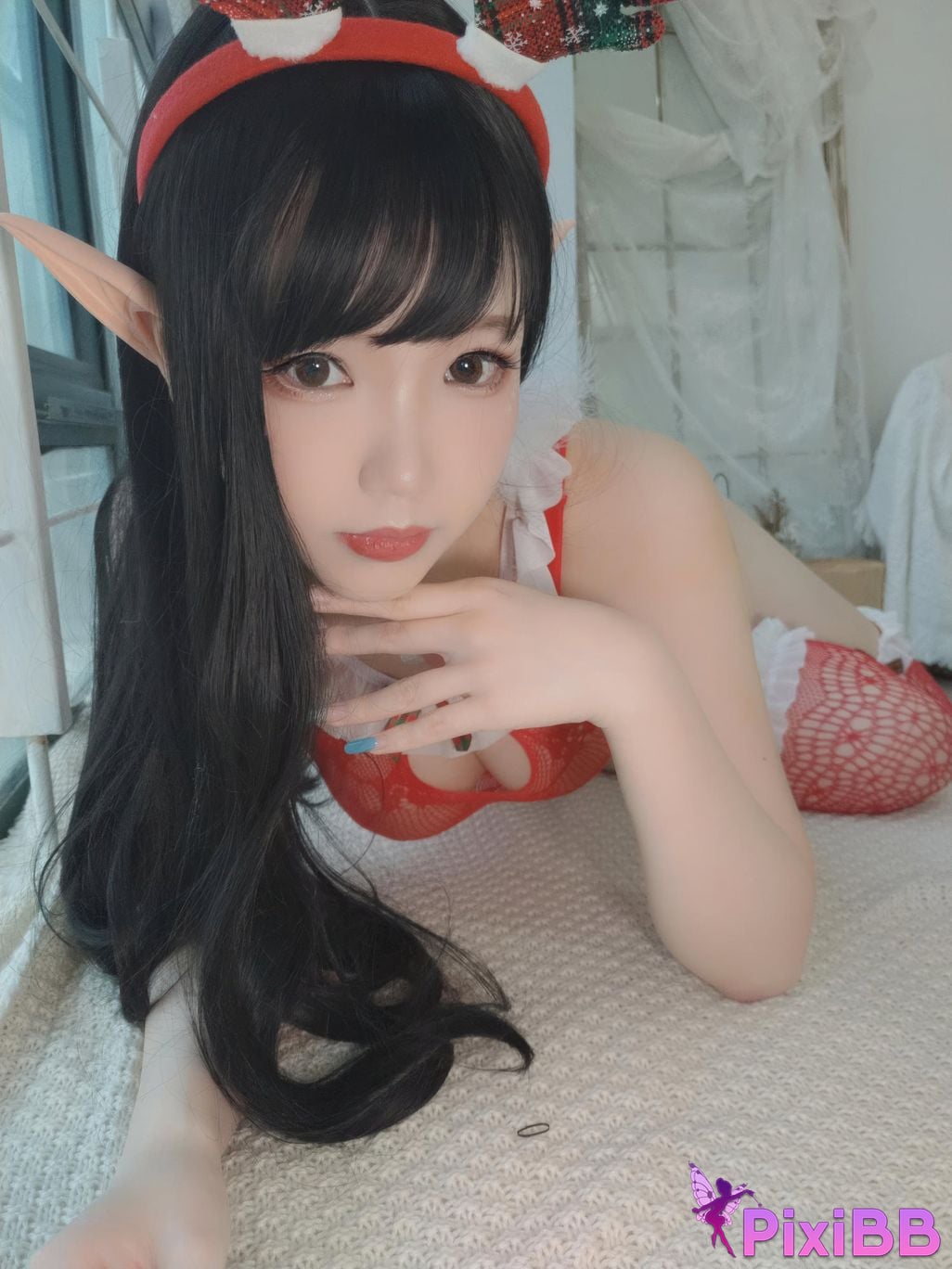 Cosplayer Xue Qing Astra Christmas selfie PixiBB.COM 015