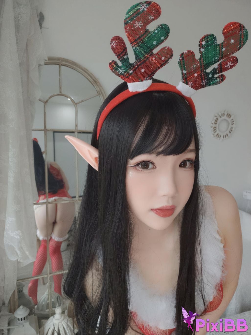 Cosplayer Xue Qing Astra Christmas selfie PixiBB.COM 024