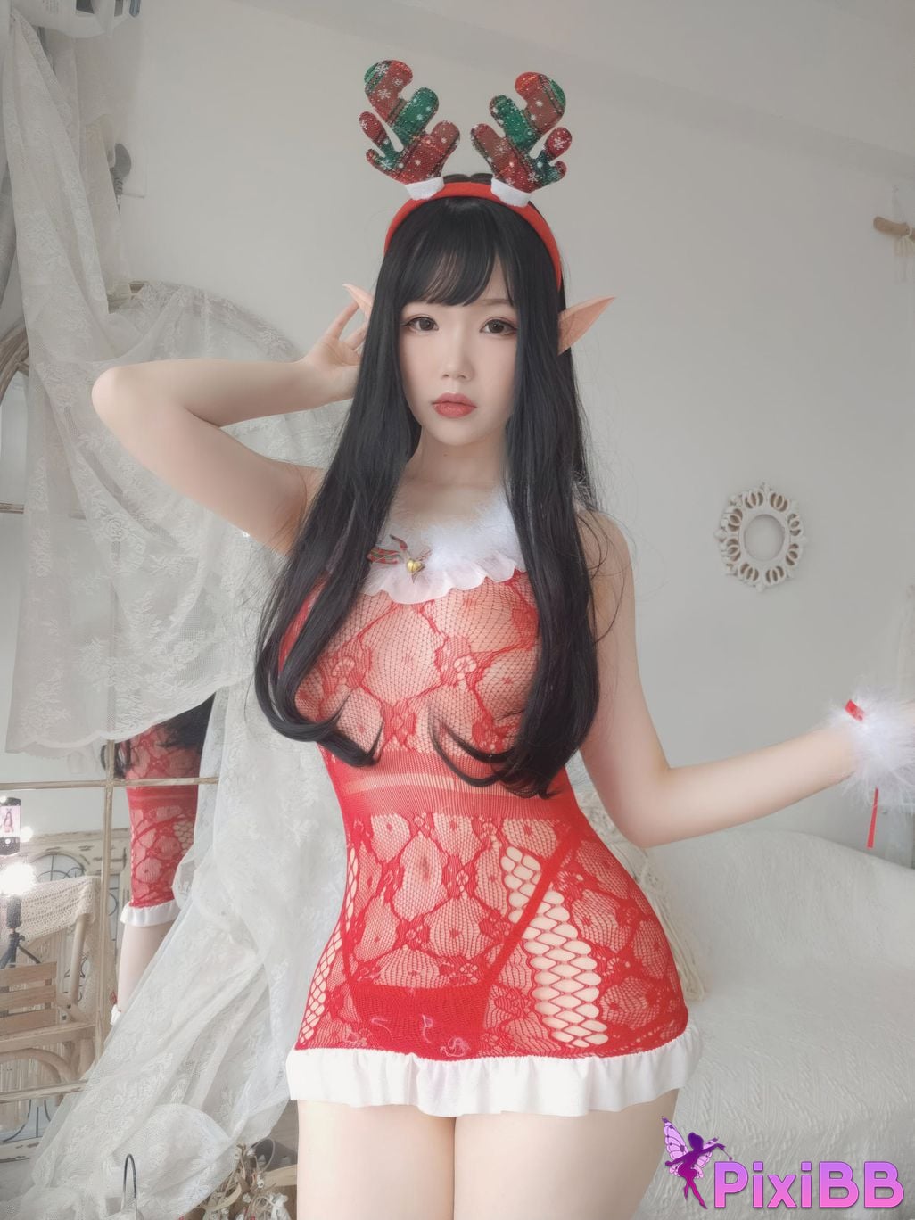Cosplayer Xue Qing Astra Christmas selfie PixiBB.COM 048