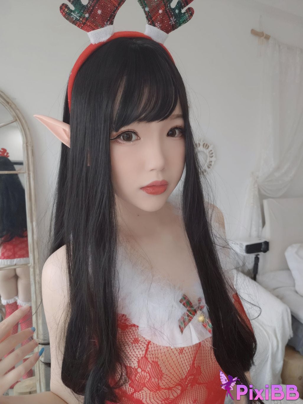Cosplayer Xue Qing Astra Christmas selfie PixiBB.COM 053