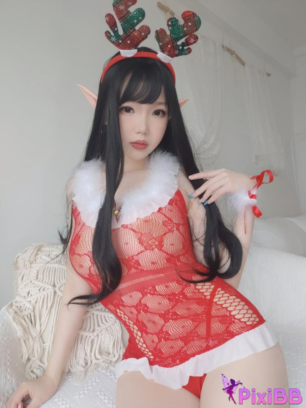 Cosplayer Xue Qing Astra Christmas selfie PixiBB.COM 061