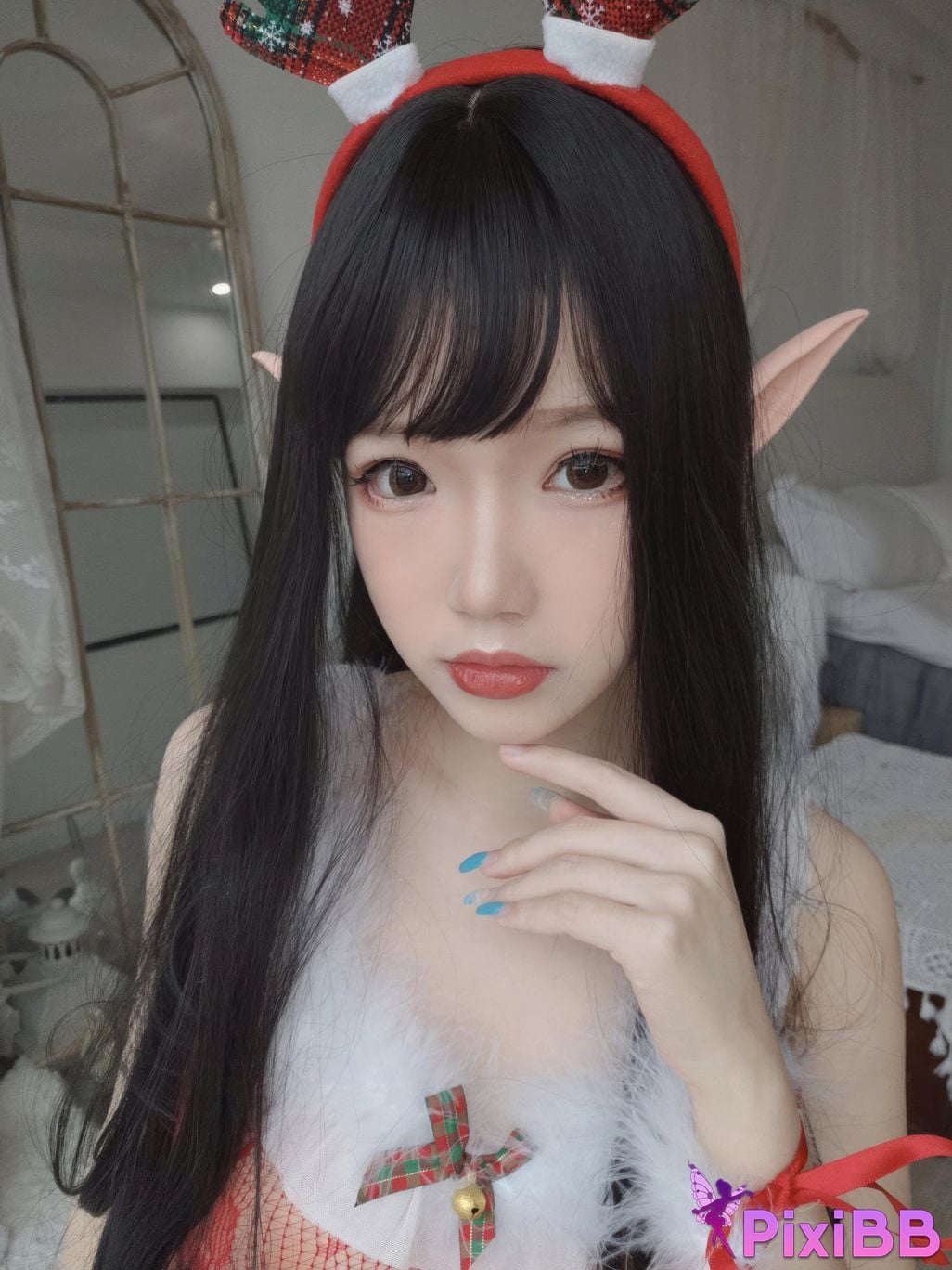 Cosplayer Xue Qing Astra Christmas selfie PixiBB.COM 064