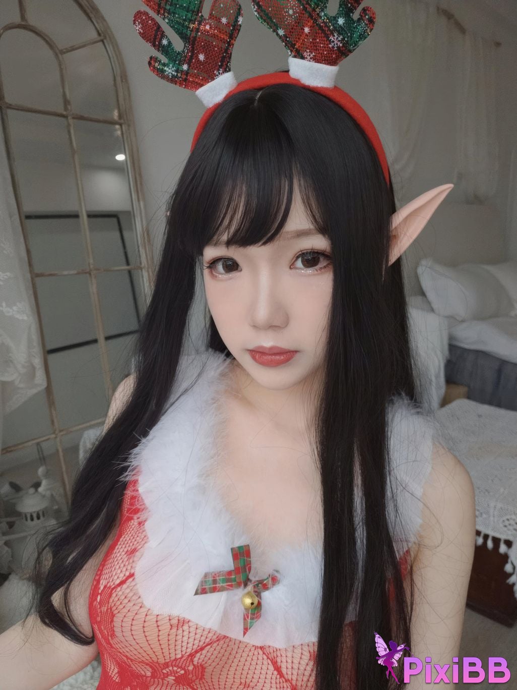 Cosplayer Xue Qing Astra Christmas selfie PixiBB.COM 075