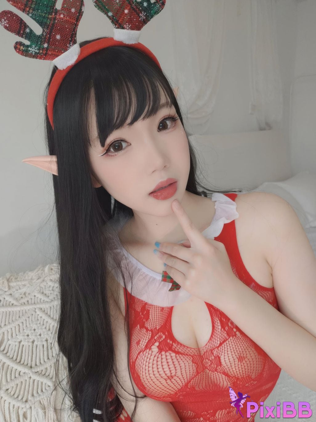 Cosplayer Xue Qing Astra Christmas selfie PixiBB.COM 098