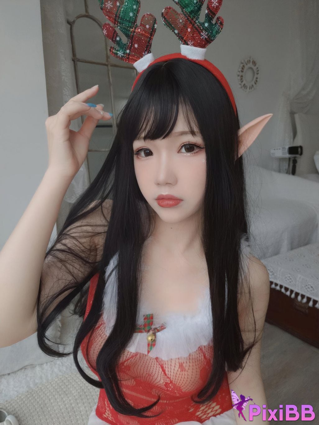 Cosplayer Xue Qing Astra Christmas selfie PixiBB.COM 108