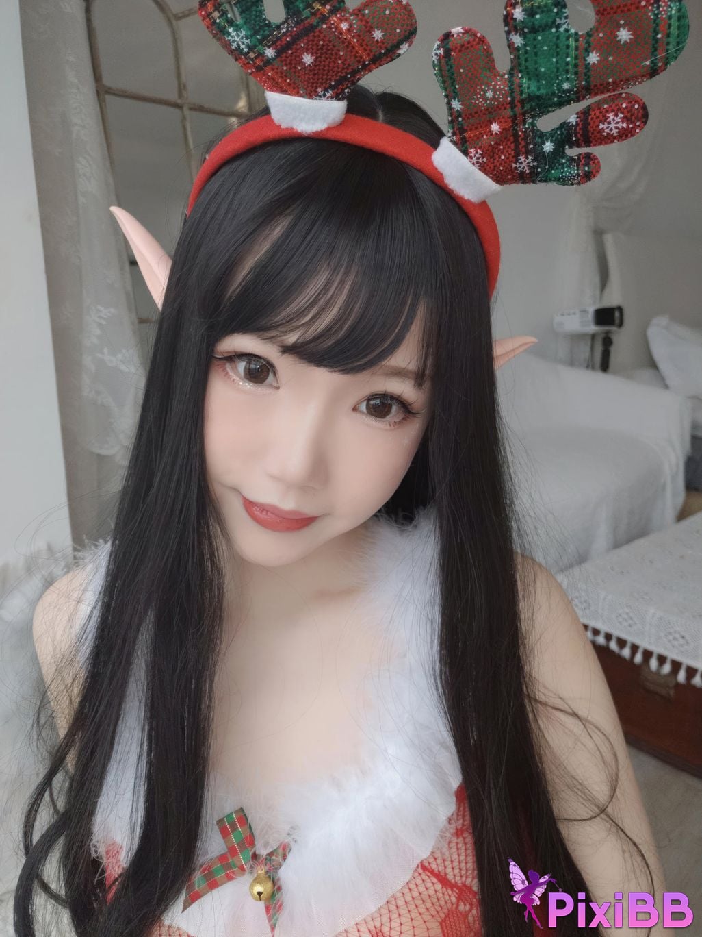 Cosplayer Xue Qing Astra Christmas selfie PixiBB.COM 119