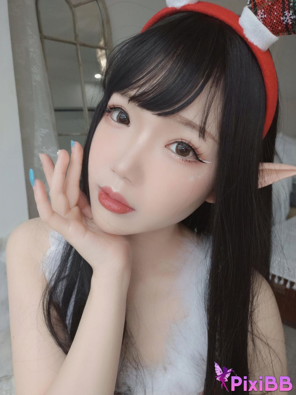 Cosplayer Xue Qing Astra Christmas selfie PixiBB.COM 130