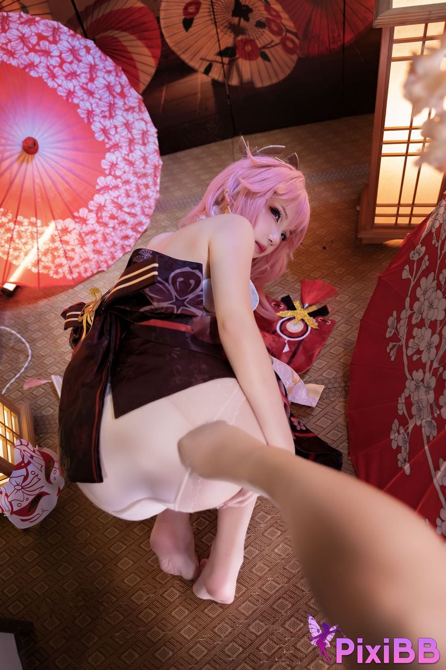 Cosplayer Xue Qing Astra Genshin Yae Miko PixiBB.COM 031