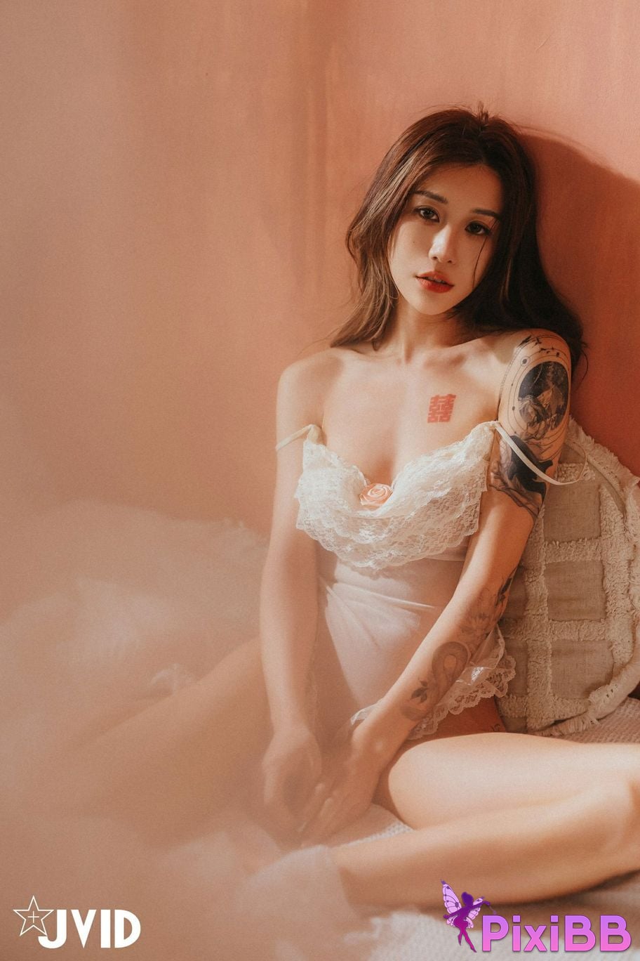 JVID Lara shuang xi du liu de shi guang yu chan mian zai lang man hua fang qing xu shen ti jiao PixiBB.COM 009