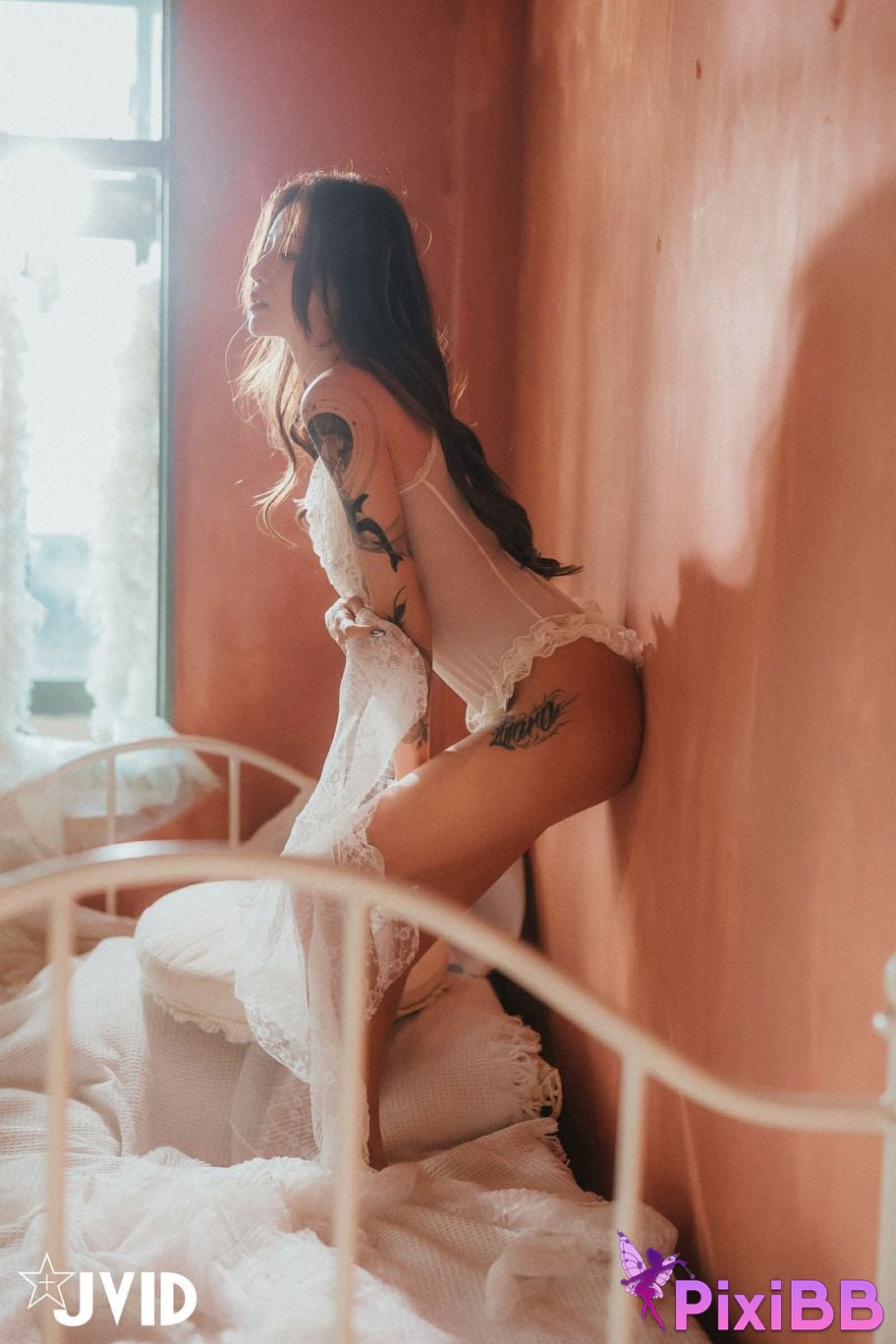 JVID Lara shuang xi du liu de shi guang yu chan mian zai lang man hua fang qing xu shen ti jiao PixiBB.COM 017