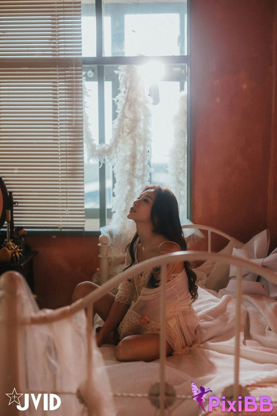 JVID Lara shuang xi du liu de shi guang yu chan mian zai lang man hua fang qing xu shen ti jiao PixiBB.COM 018
