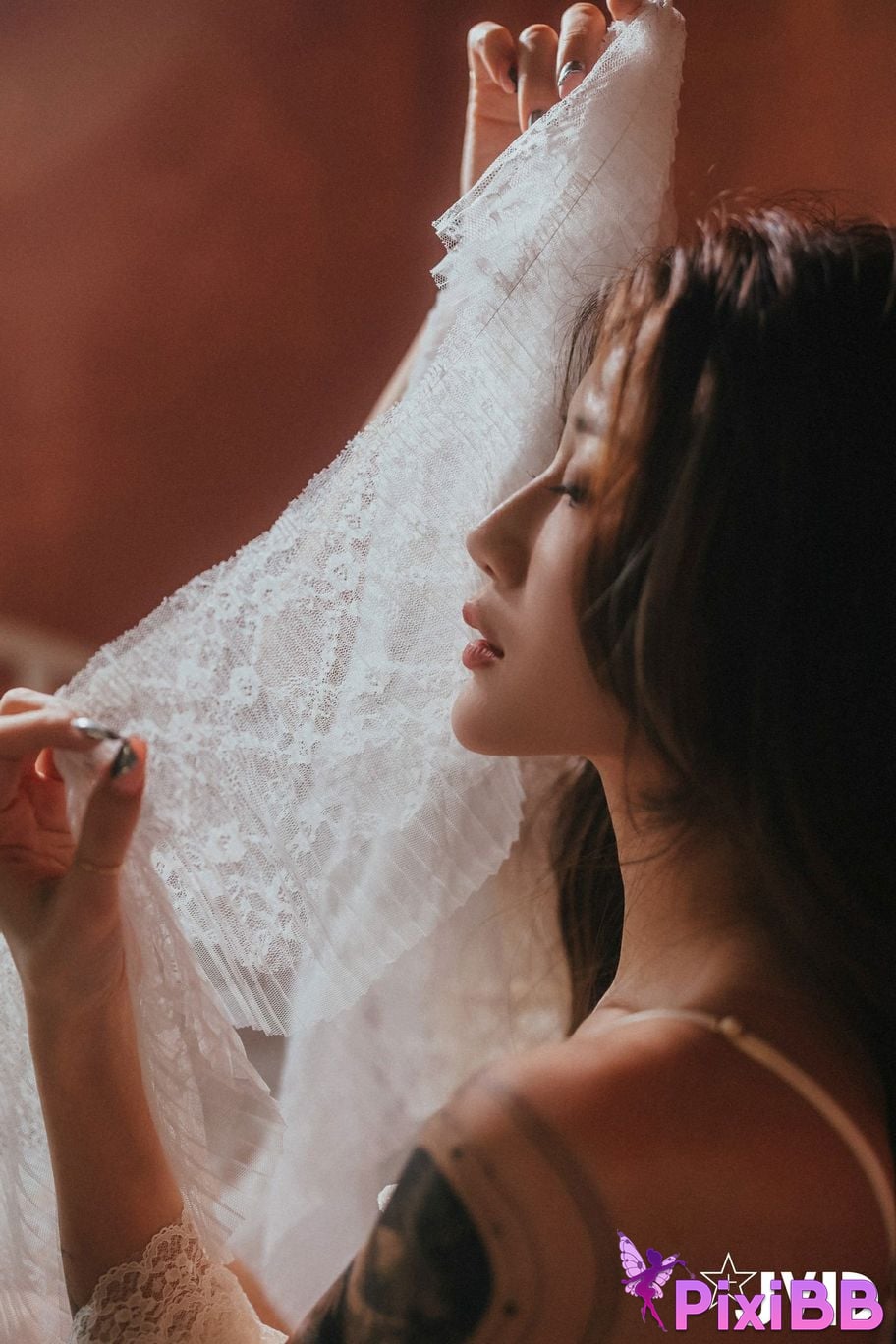 JVID Lara shuang xi du liu de shi guang yu chan mian zai lang man hua fang qing xu shen ti jiao PixiBB.COM 020