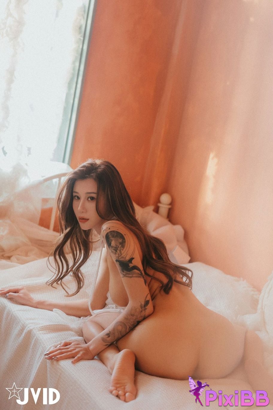 JVID Lara shuang xi du liu de shi guang yu chan mian zai lang man hua fang qing xu shen ti jiao PixiBB.COM 033