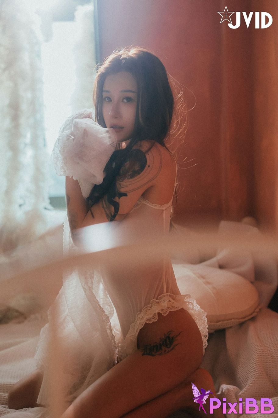 JVID Lara shuang xi du liu de shi guang yu chan mian zai lang man hua fang qing xu shen ti jiao PixiBB.COM 044