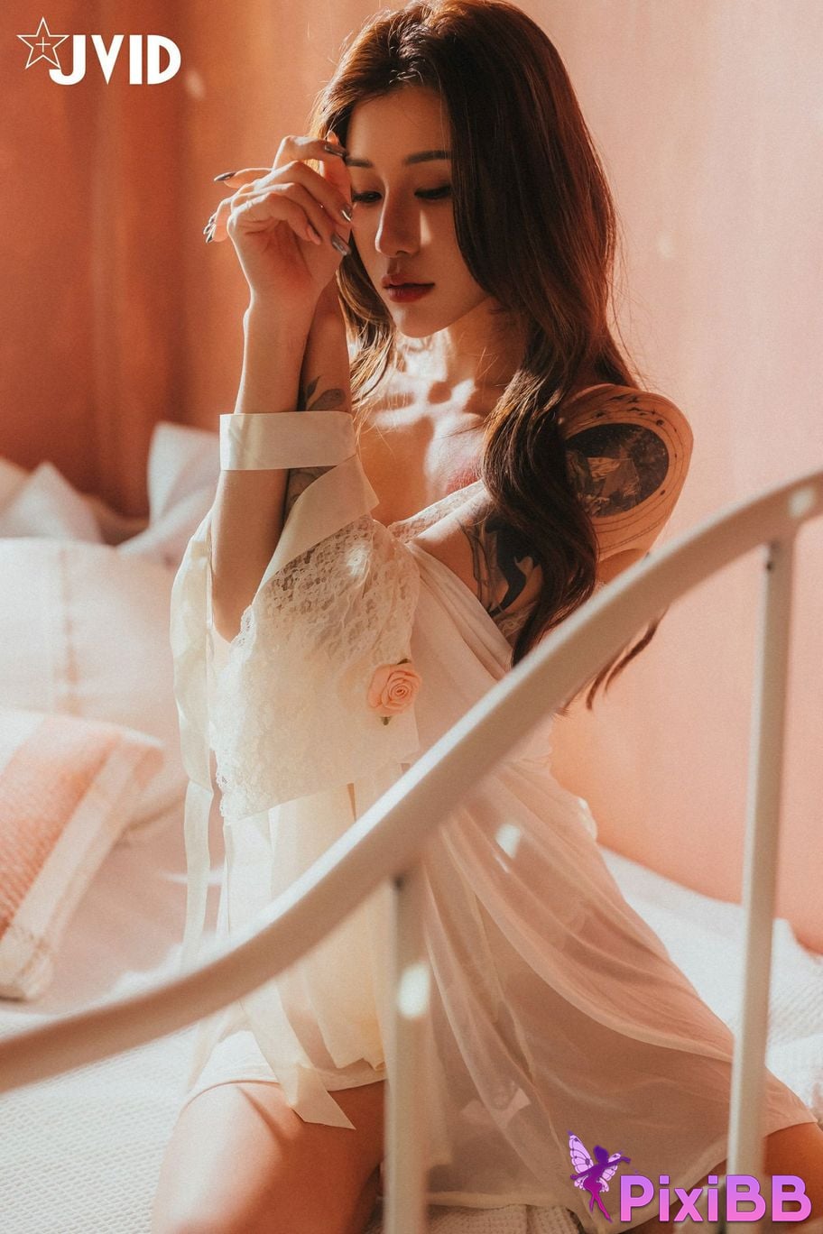 JVID Lara shuang xi du liu de shi guang yu chan mian zai lang man hua fang qing xu shen ti jiao PixiBB.COM 046