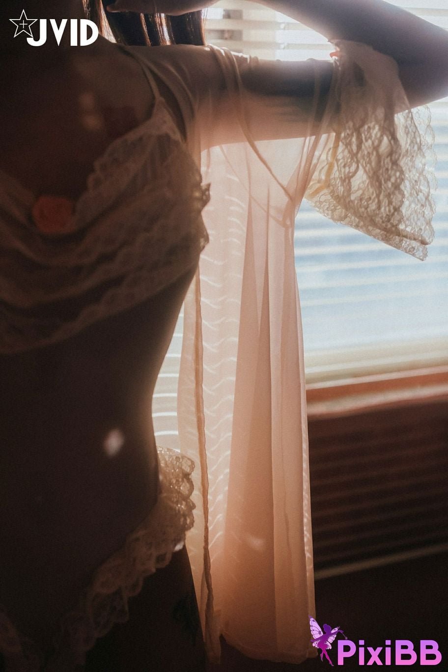 JVID Lara shuang xi du liu de shi guang yu chan mian zai lang man hua fang qing xu shen ti jiao PixiBB.COM 047