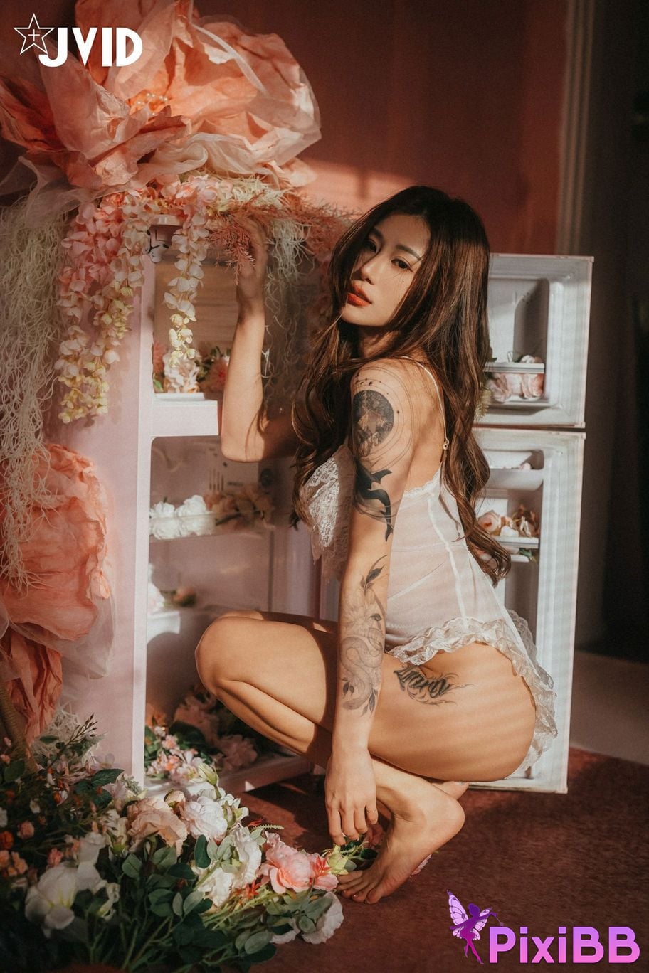 JVID Lara shuang xi du liu de shi guang yu chan mian zai lang man hua fang qing xu shen ti jiao PixiBB.COM 048