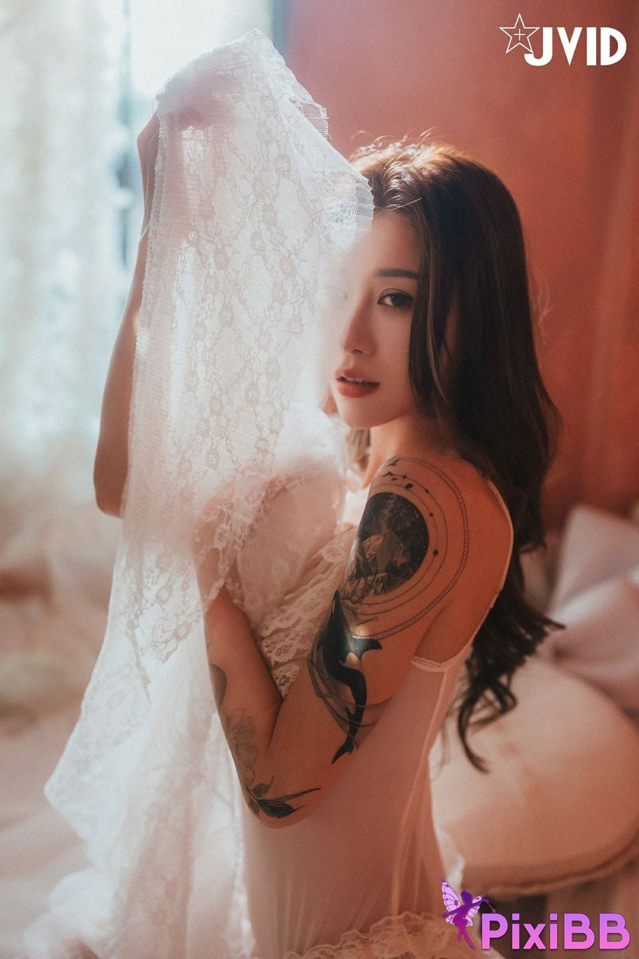 JVID Lara shuang xi du liu de shi guang yu chan mian zai lang man hua fang qing xu shen ti jiao PixiBB.COM 055