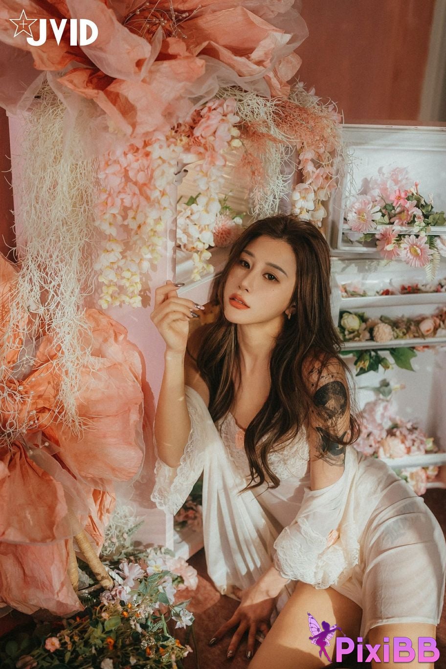 JVID Lara shuang xi du liu de shi guang yu chan mian zai lang man hua fang qing xu shen ti jiao PixiBB.COM 062