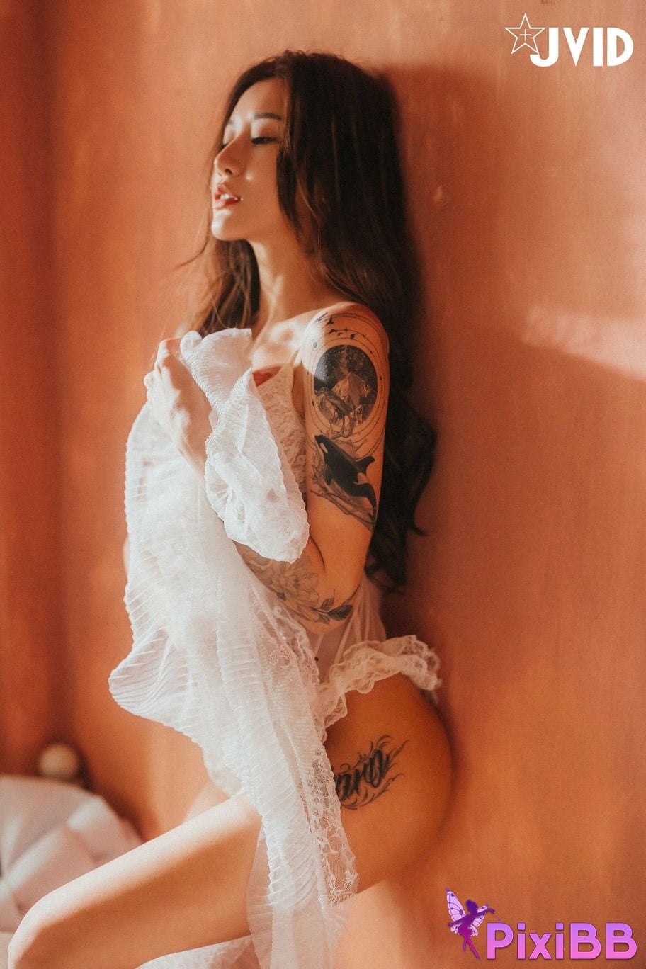 JVID Lara shuang xi du liu de shi guang yu chan mian zai lang man hua fang qing xu shen ti jiao PixiBB.COM 070