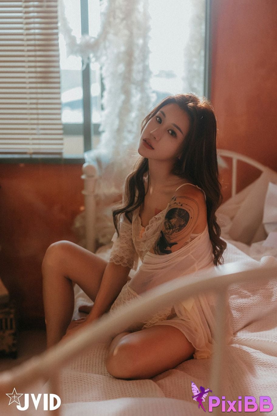 JVID Lara shuang xi du liu de shi guang yu chan mian zai lang man hua fang qing xu shen ti jiao PixiBB.COM 073