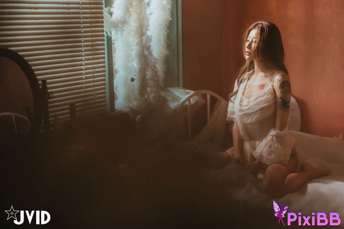 JVID Lara shuang xi du liu de shi guang yu chan mian zai lang man hua fang qing xu shen ti jiao PixiBB.COM 075