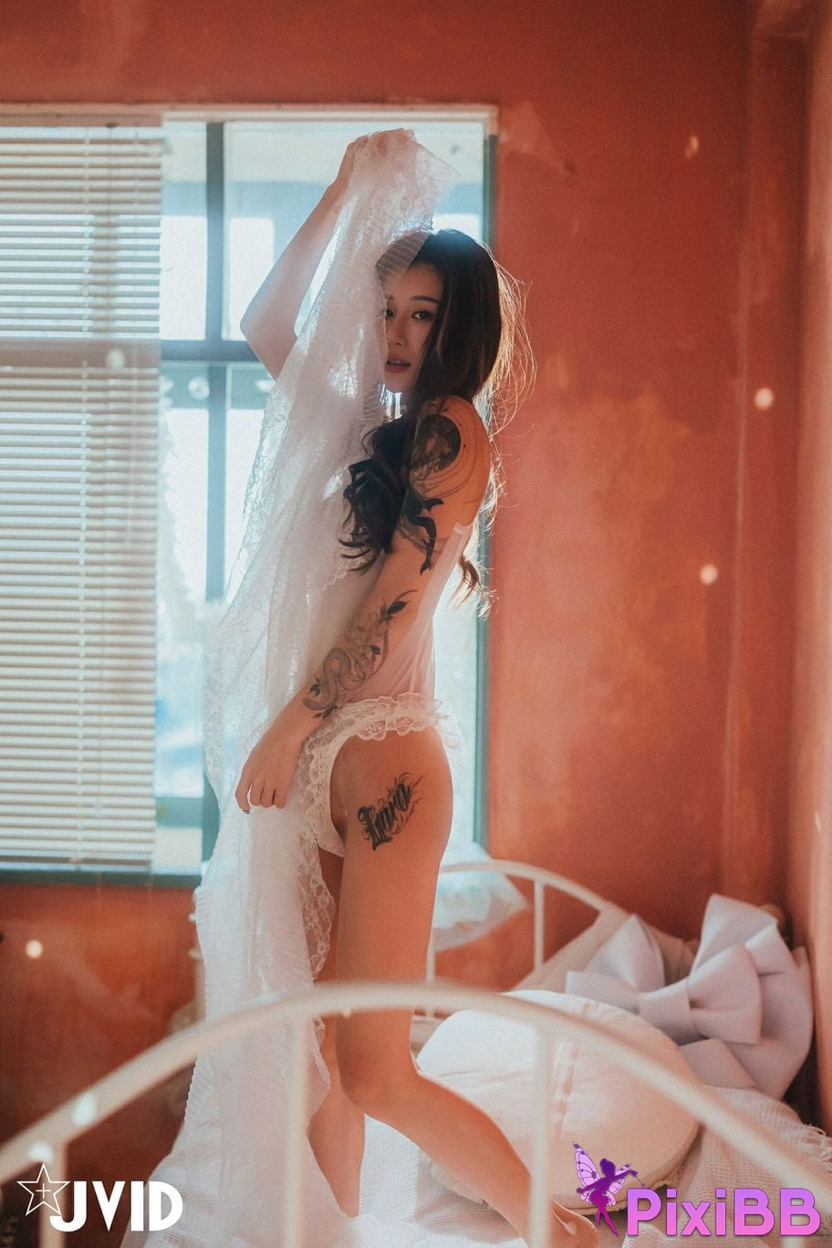 JVID Lara shuang xi du liu de shi guang yu chan mian zai lang man hua fang qing xu shen ti jiao PixiBB.COM 078