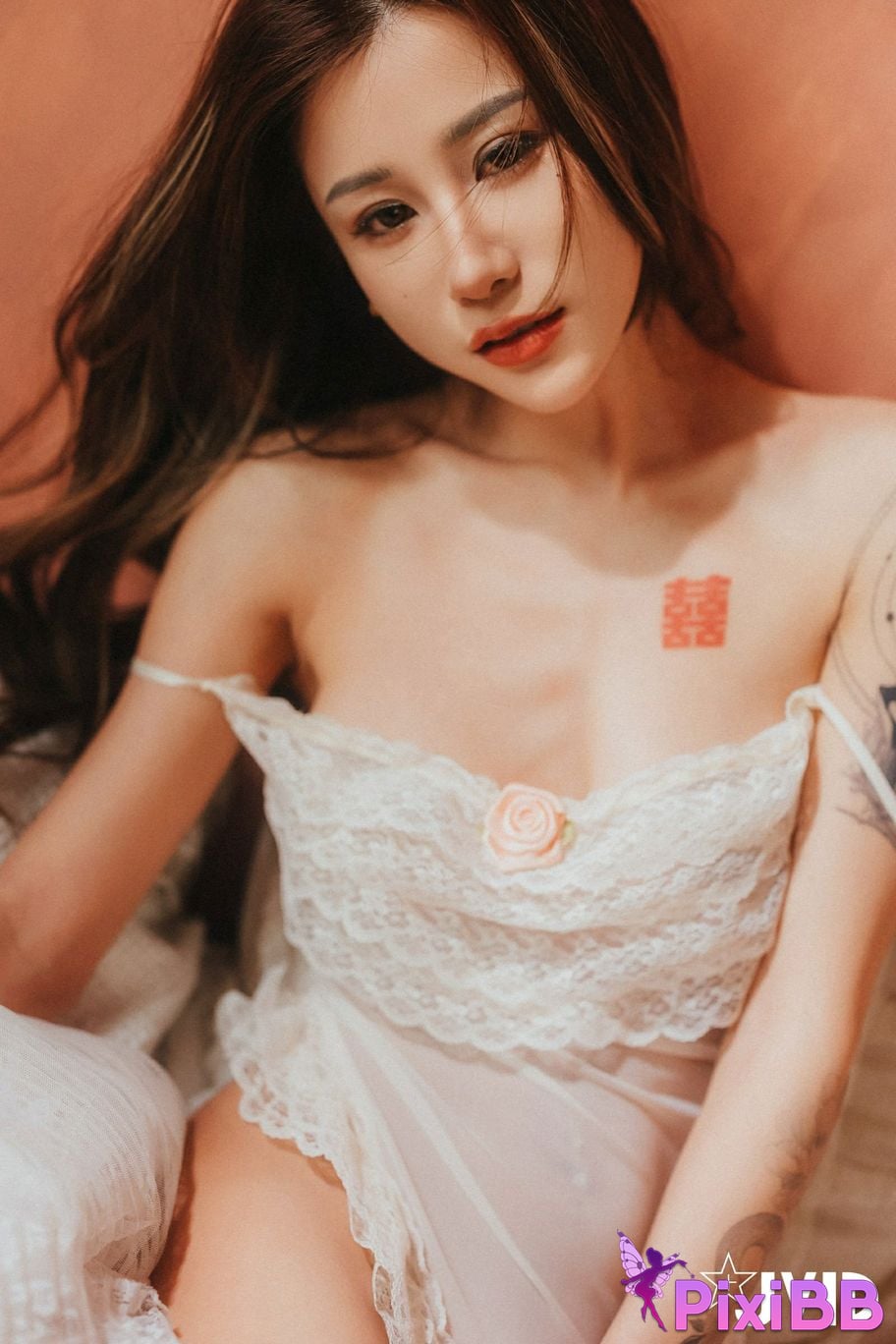 JVID Lara shuang xi du liu de shi guang yu chan mian zai lang man hua fang qing xu shen ti jiao PixiBB.COM 095