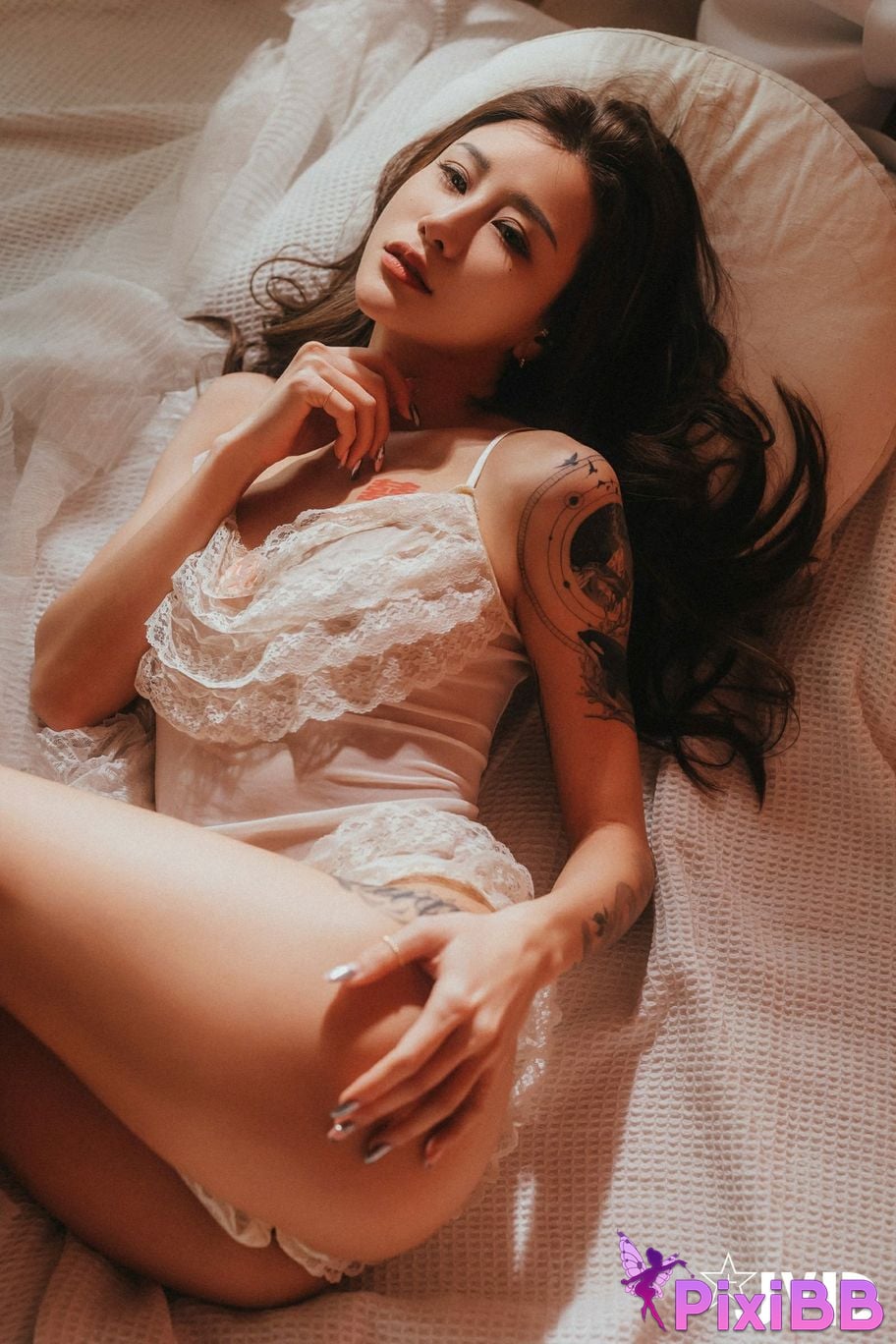 JVID Lara shuang xi du liu de shi guang yu chan mian zai lang man hua fang qing xu shen ti jiao PixiBB.COM 096