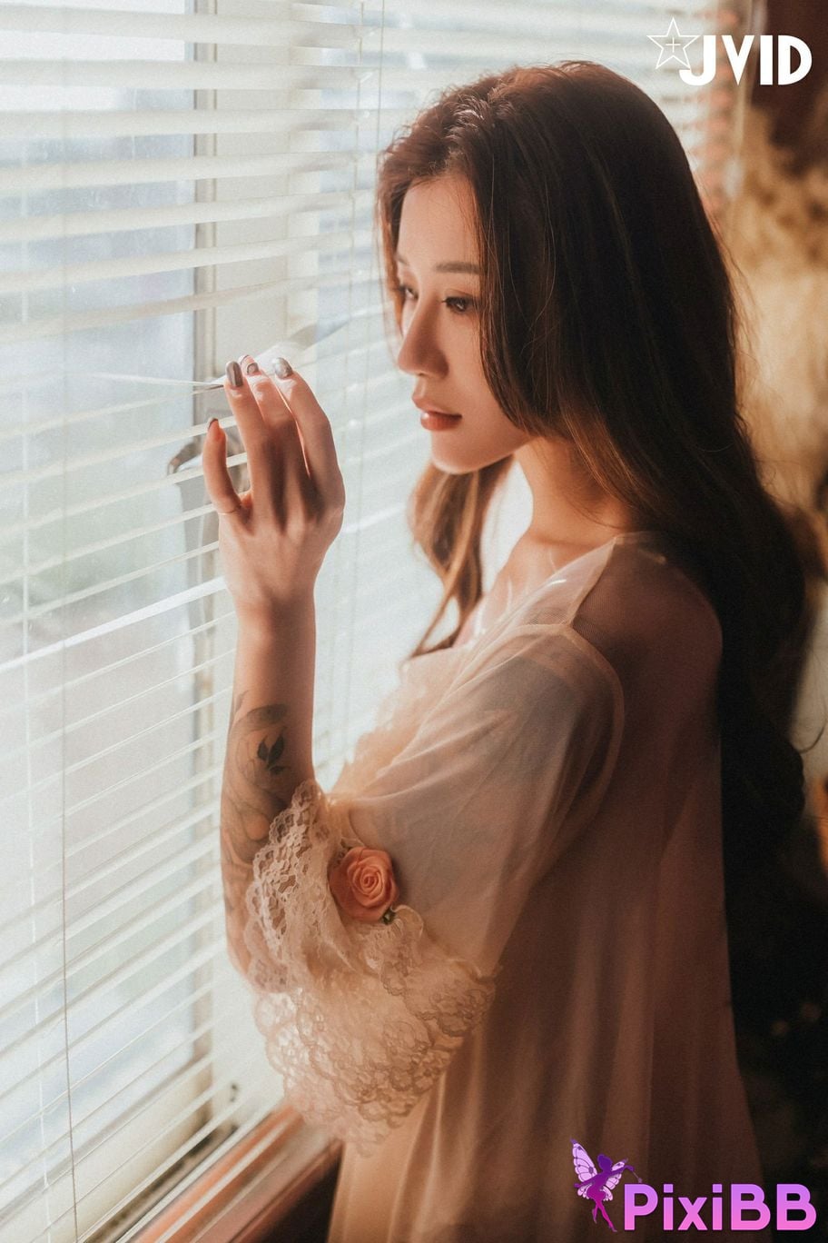JVID Lara shuang xi du liu de shi guang yu chan mian zai lang man hua fang qing xu shen ti jiao PixiBB.COM 103