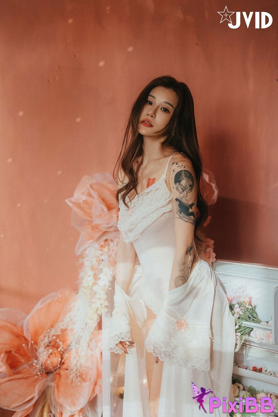 JVID Lara shuang xi du liu de shi guang yu chan mian zai lang man hua fang qing xu shen ti jiao PixiBB.COM 104