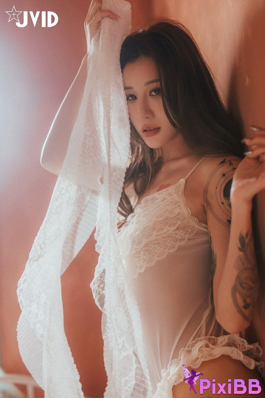 JVID Lara shuang xi du liu de shi guang yu chan mian zai lang man hua fang qing xu shen ti jiao PixiBB.COM 107