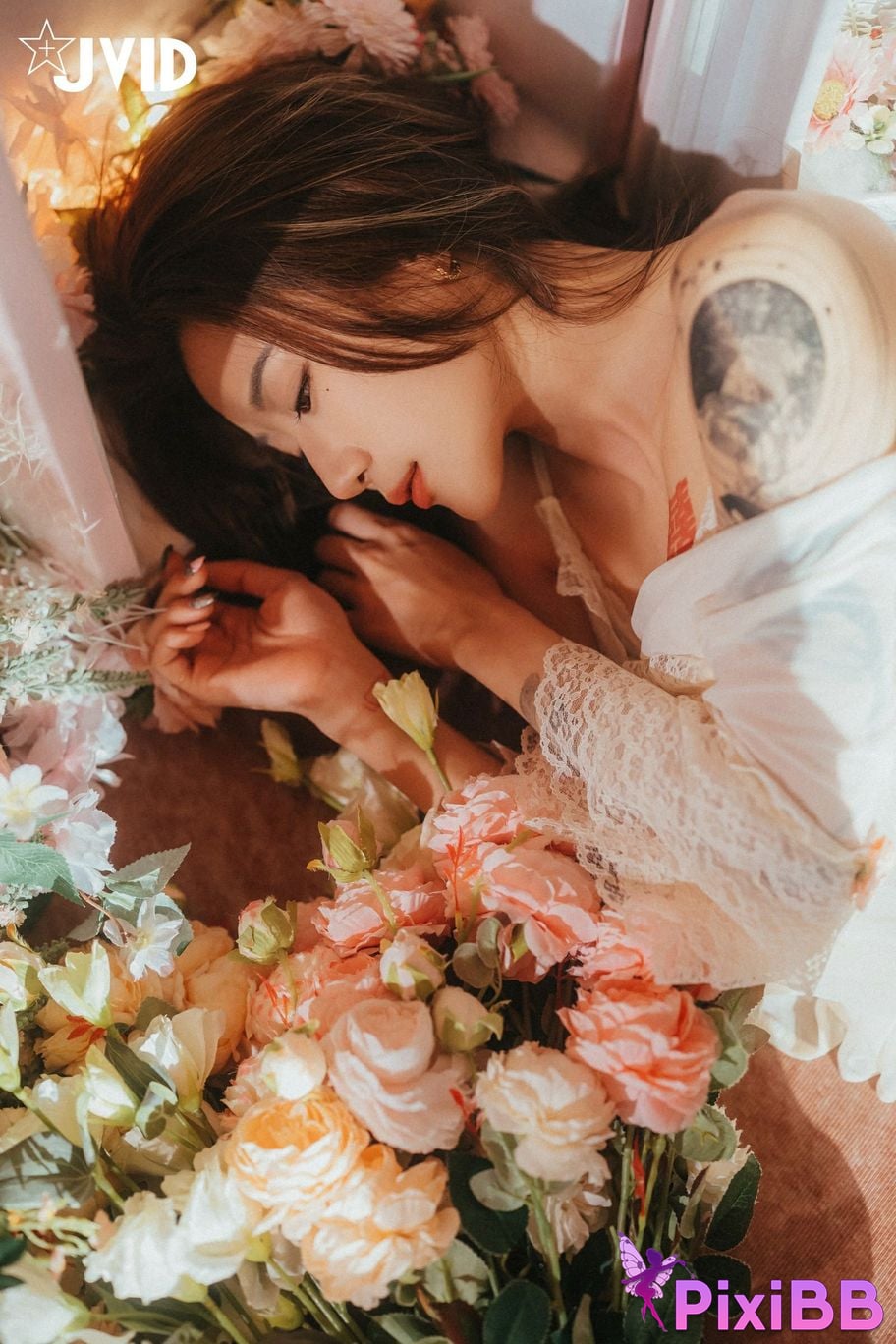 JVID Lara shuang xi du liu de shi guang yu chan mian zai lang man hua fang qing xu shen ti jiao PixiBB.COM 112