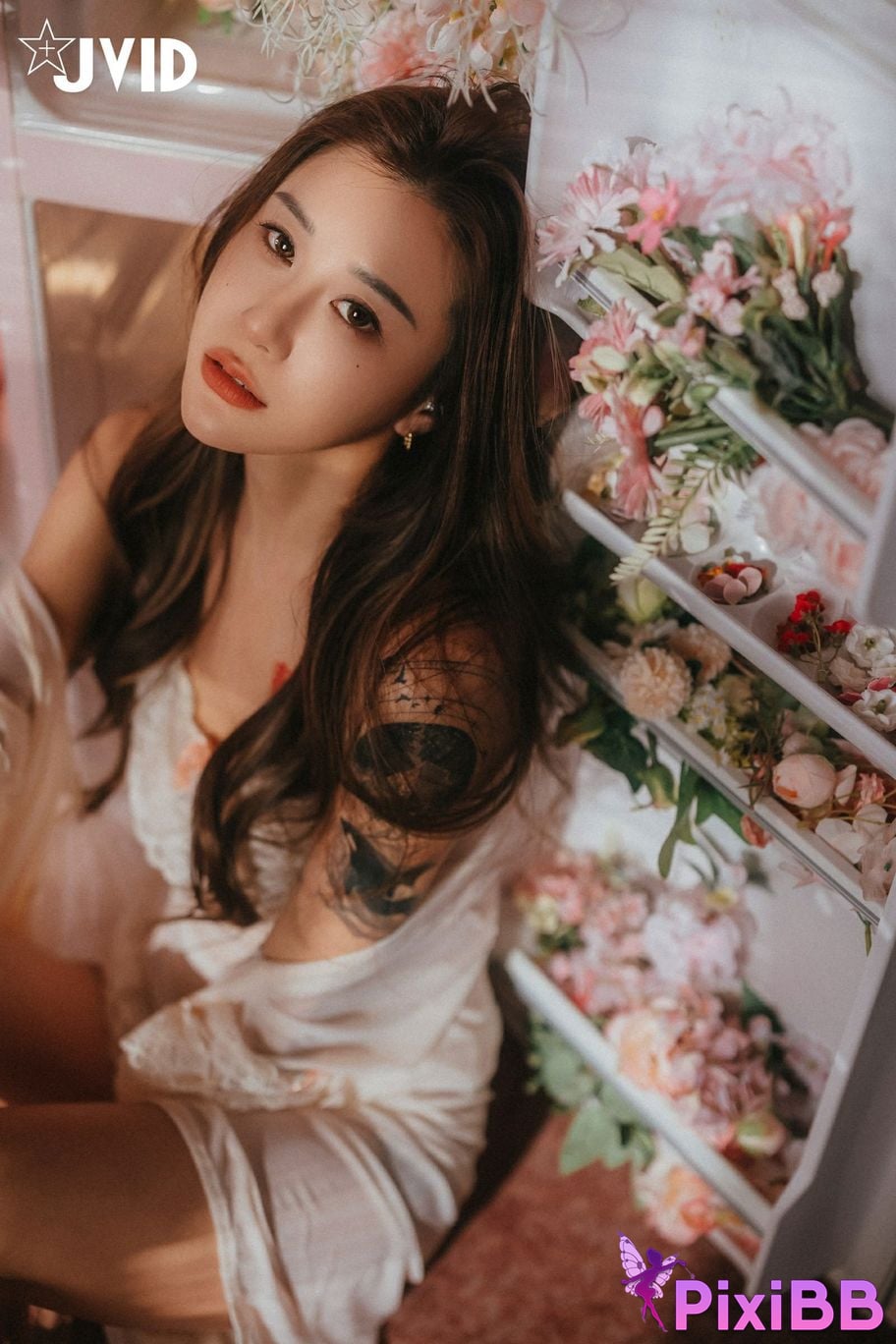 JVID Lara shuang xi du liu de shi guang yu chan mian zai lang man hua fang qing xu shen ti jiao PixiBB.COM 113